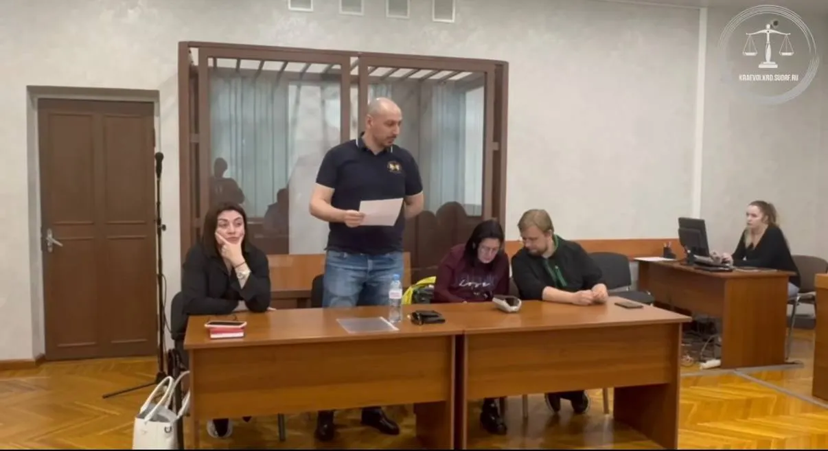 Суд признал группу лжеюристов виновной в мошенничестве: 36 человек стали жертвами обмана. Подозреваемых задержали в зале суда и отправили в исправительную колонию.