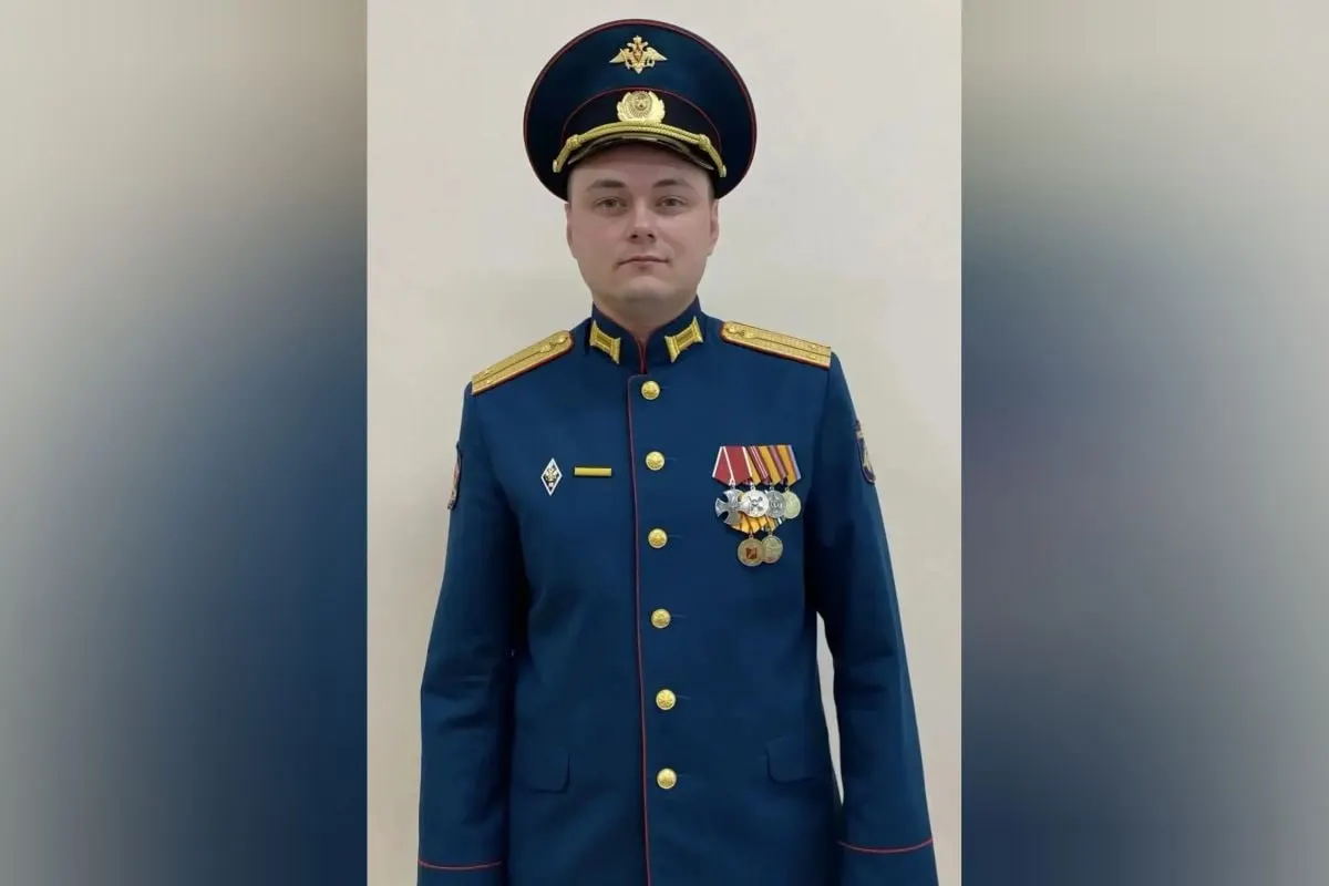 Артем Корнюченков снял кандидатуру с предварительного голосования в Смоленске. Депутат Госдумы Сергей Неверов, также отказавшийся от участия, призвал голосовать за Корнюченкова; эксперты связывают снятия с выдвижением Александра Бабакова.