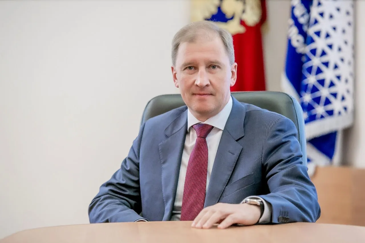 Среднемесячный доход ректора СибГУФКа Олега Шалаева сократился по сравнению с прошлым годом — его зарплата оказалась ниже, чем у руководителей других омских университетов.