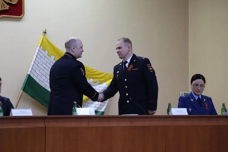 Подполковник Рябоконь перестал быть «врио» и официально занял пост начальника полиции — его сегодня представил руководитель ГУ МВД личному составу.