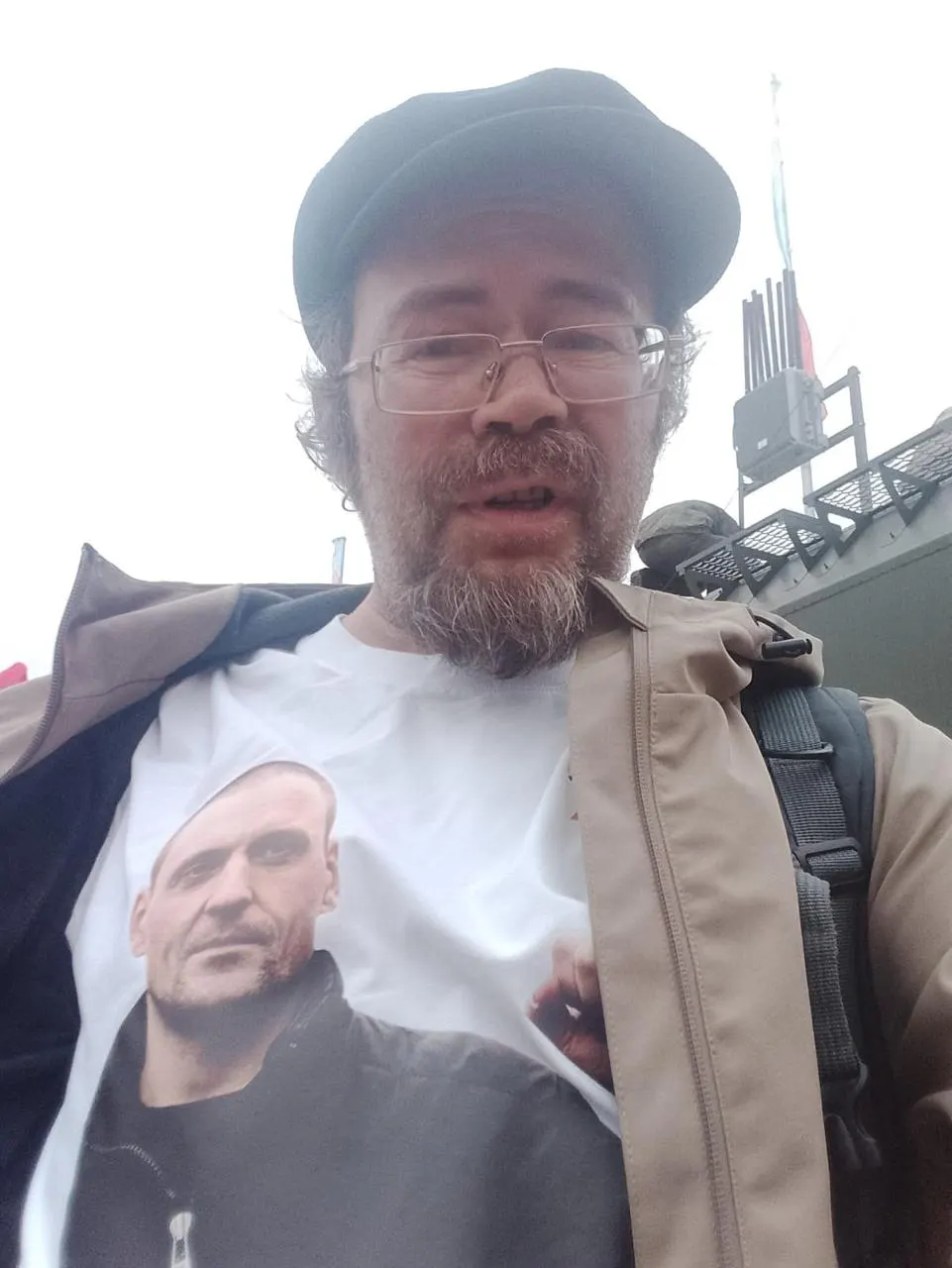 Представитель Левого фронта сообщил о задержании активиста за футболку с надписью «Свободу Удальцову». Местоположение задержанного пока неизвестно.