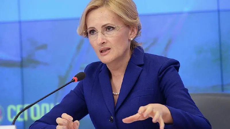Сотрудников краевых учреждений заставляют регистрироваться и голосовать на праймериз за депутата Госдумы Ирину Яровую, утверждают источники — для контроля им выдают памятки и требуют показывать скрины голосования.