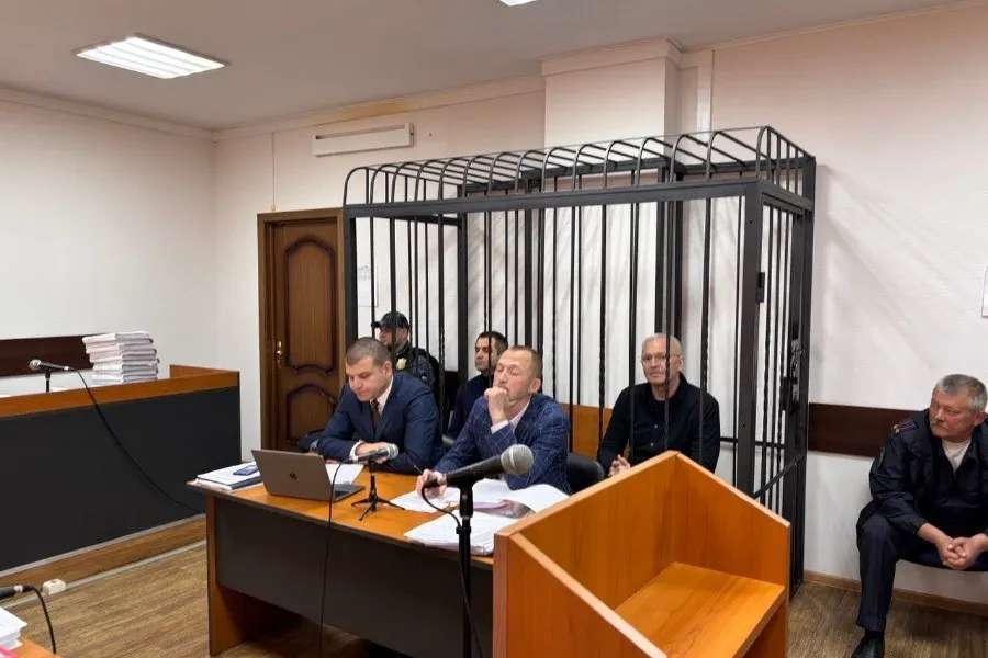 В Балтийском городском суде начато исследование доказательств по делу бывшего главы администрации Сергея Мельникова; он отвергает обвинения в получении взятки.