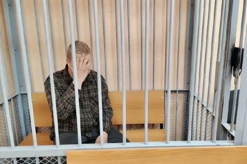 Суд поместил под стражу 20‑летнего водителя «Мерседеса», которого следствие считает виновным в аварии на Южном обходе Калининграда. В результате столкновения погиб 7‑летний пассажир; мера пресечения продлена до 14 июля 2026 года.
