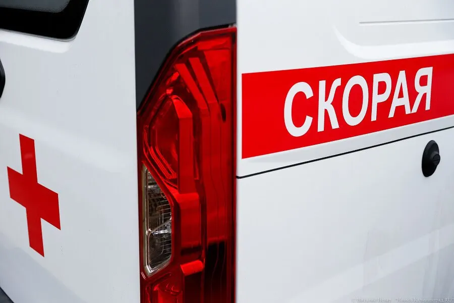 После эмболизации бронхиальной артерии в августе 2022 года женщина лишилась чувствительности ног. Почти через два года судебно-медицинская экспертиза связала это с использованием микроэмболов. Сейчас она — инвалид I группы, за ней ухаживает муж.