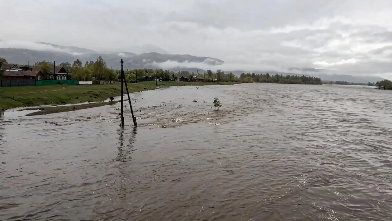 Резкий подъём воды в реках привёл к подтоплениям и размывам дорог в нескольких районах Бурятии. Введён режим повышенной готовности, на местах работают МЧС и власти, прокуратура начала проверку.