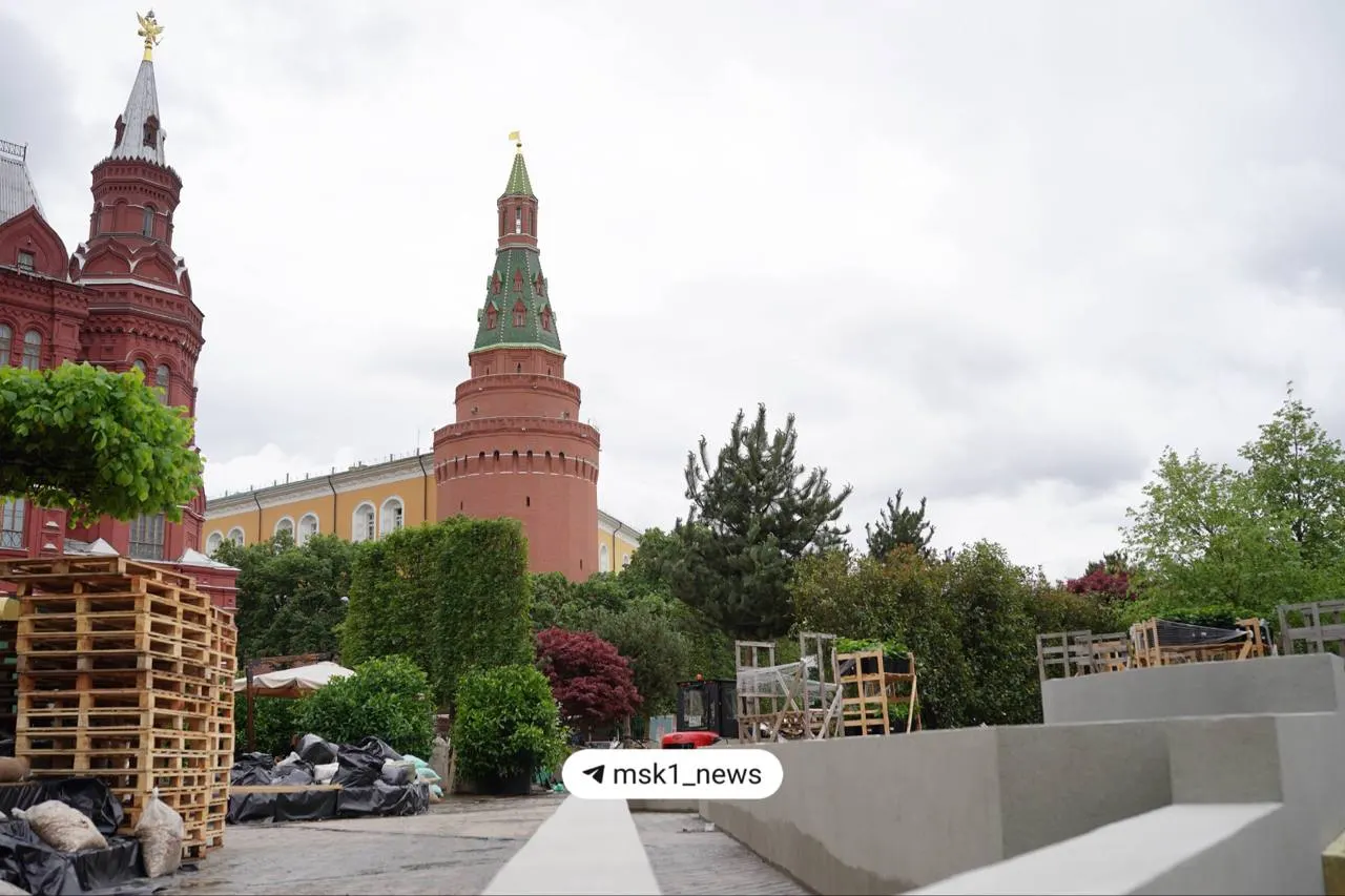На главных улицах и площадях столицы появились клумбы, деревья и садовые инсталляции — фестиваль «Сады и цветы» продлится до 7 сентября, на более чем 70 площадках разместят свыше 500 тысяч растений.
