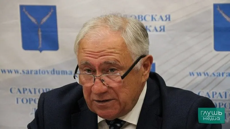 Депутаты обсудили обязанность формировать бумажные копии электронных протоколов. Один из парламентариев указал на отсутствие техники в отдельных комиссиях; заместитель председателя облдумы пообещал обеспечить участки оборудованием и при необходимости поставить печатные машинки.