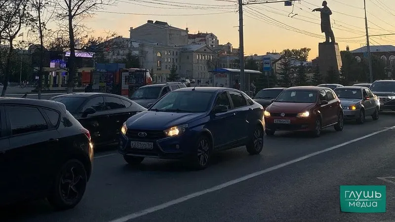В этом году во Фрунзенском районе Саратова начнётся реализация депутатского проекта по ремонту дорог. Работы начнутся в Фрунзенском районе, по их итогам рассмотрят дорожные ремонты в других частях города.