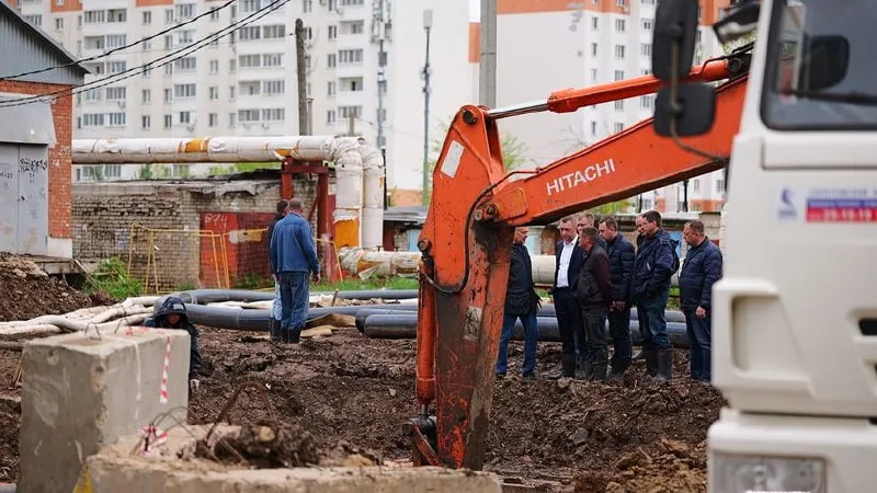 В Энгельсе введён режим ЧС: аварийные работы на коллекторе позволят кратковременно возобновить подачу воды сегодня, 11 мая, но после этого её отключат для прокладки новой большой трубы и продолжения ремонтов.