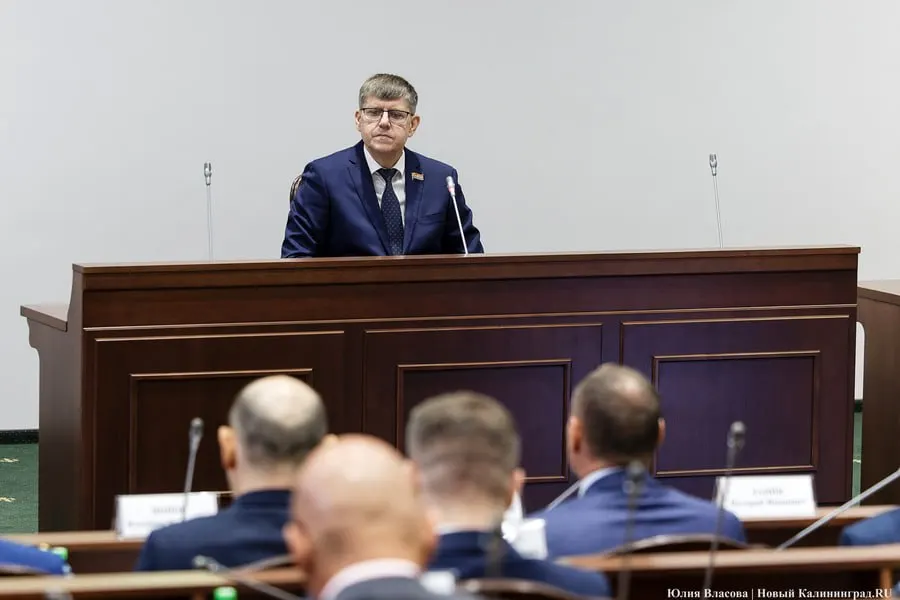 Кропоткин заявил, что регион впервые превысил 100 млрд рублей собственных доходов и входит в число 27 субъектов, которые могут обходиться без кредитов по собственным доходам. В то же время в администрации подчёркивают, что бюджет остаётся дотационным и ориентирован на выполнение социальных обязательств.
