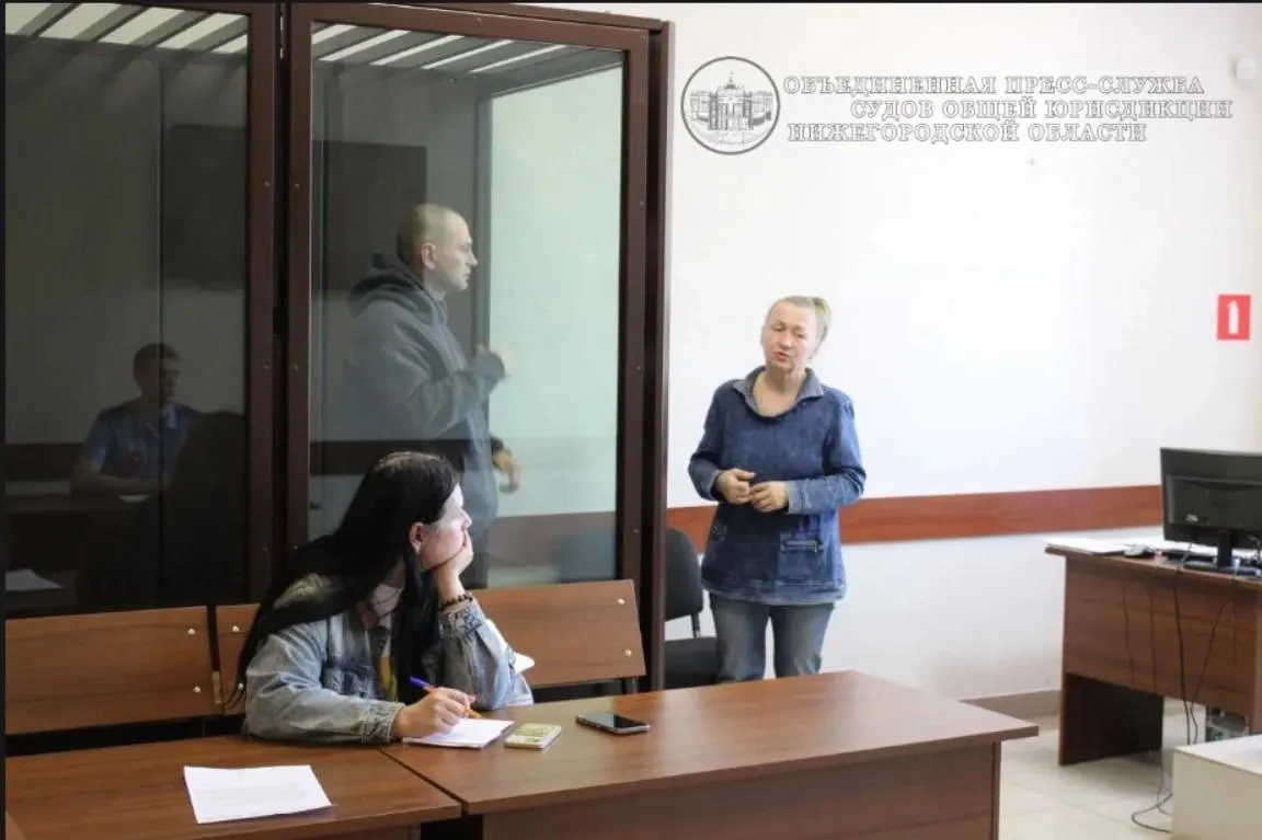 По версии следствия, 9 апреля на лестничной площадке дома на улице Строкина мужчина был избит до смерти. Шестерых подозреваемых отправили под арест.
