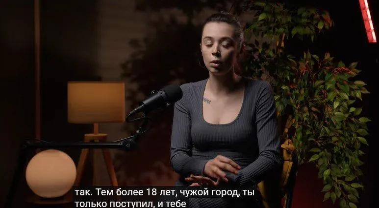 Выпускницы и студентки рассказали о систематических домогательствах со стороны преподавателя, а также о бездействии руководства вуза и полиции. Они описывают также проблемы с проживанием и состоянием кампуса.