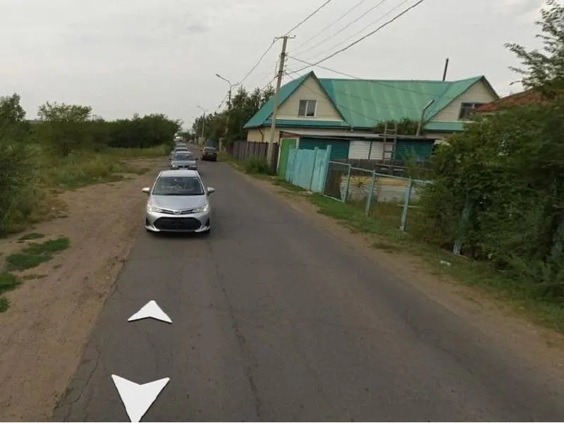 В Чите в рамках нацпроекта «Инфраструктура для жизни» ремонтируют шесть участков дорог. Работы на Ипподромной затруднены из‑за незаконных ограждений — если их не убрать, обустройство тротуаров могут перенести на следующий год.