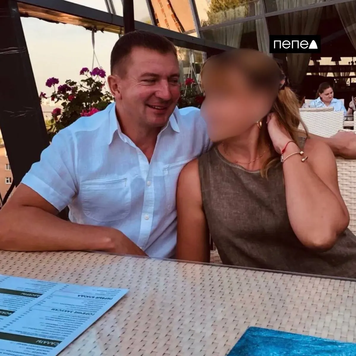 Курянин объяснил, что увидел у дома человека с «закладками», который якобы угрожал ему гранатой; суд взыскал с него 50 тысяч рублей и конфисковал ружьё.
