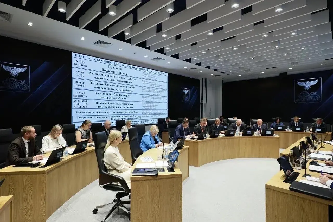 Врио губернатора теперь публикует текстовые отчёты о ходе заседаний, тогда как ранее совещания регулярно показывали в прямом эфире.