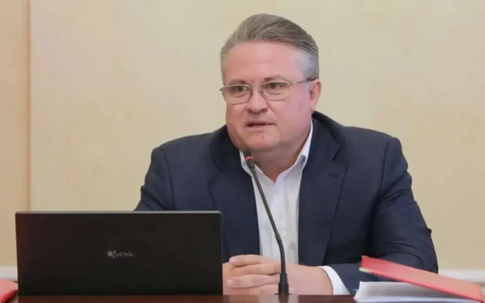 Бывший мэр Воронежа проработал гендиректором водоканала чуть меньше двух лет — с лета 2024 года; официальных комментариев о причинах ухода пока нет.