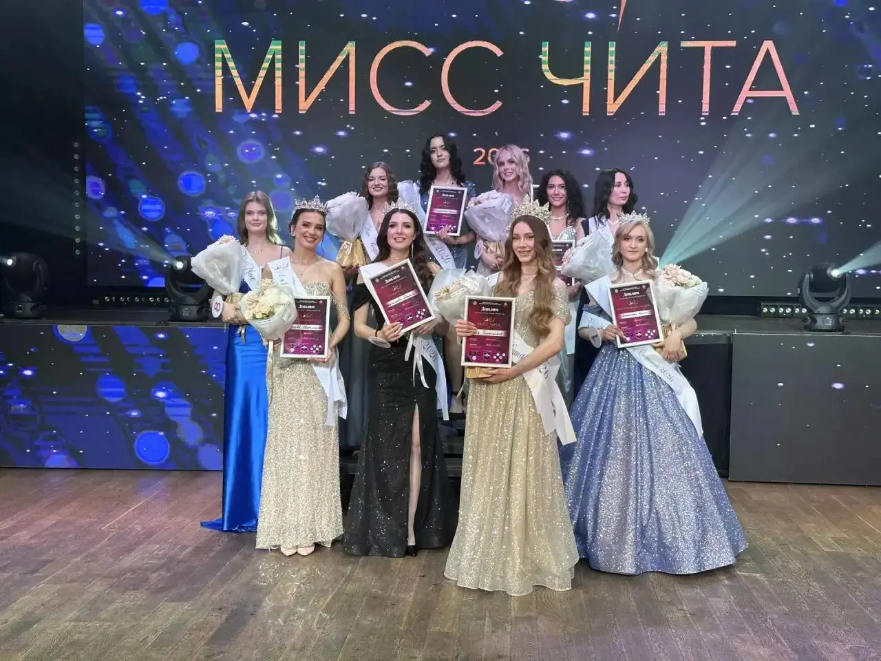 Студентка журфака Мария Галанина выиграла конкурс «Мисс Чита». За её плечами — 14 лет хореографии, международные победы и собственная школа High Heels. Названы также первая и вторая вице‑мисс.