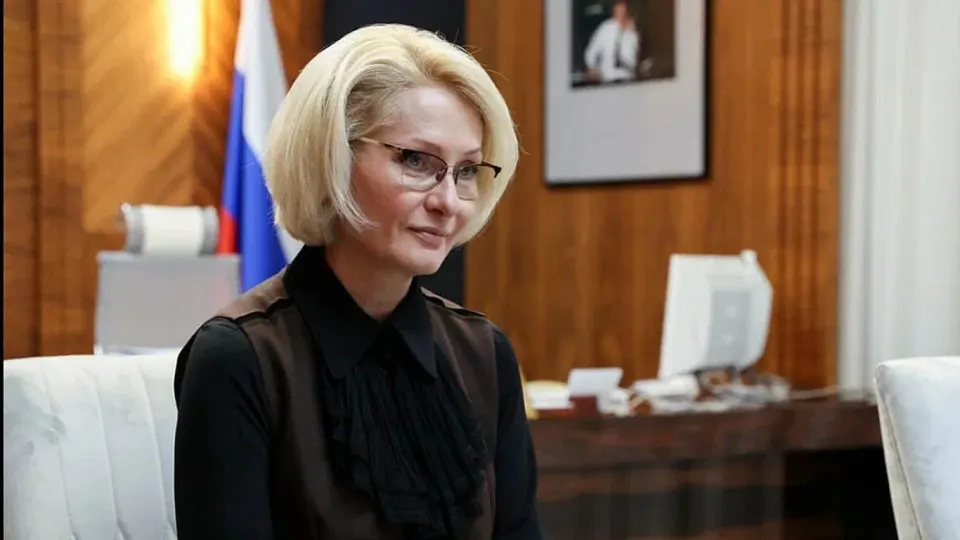 Вице‑спикер Госдумы предложила законодательно приоритизировать приём в колледжи по целевым квотам для тех, кто после выпуска останется работать в том же субъекте. Инициативу поддерживают и регионы, обеспокоенные оттоком специалистов.