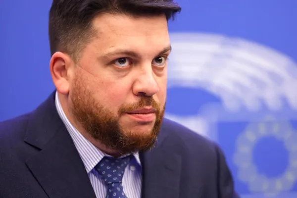 Борис Зимин сообщил, что прекратил спонсирование Фонда борьбы с коррупцией. По его словам, после тюремного заключения лидера организация утратила идею, склонившись к подъёму ненависти, а зависимость от крупного донора нежелательна для политических проектов.