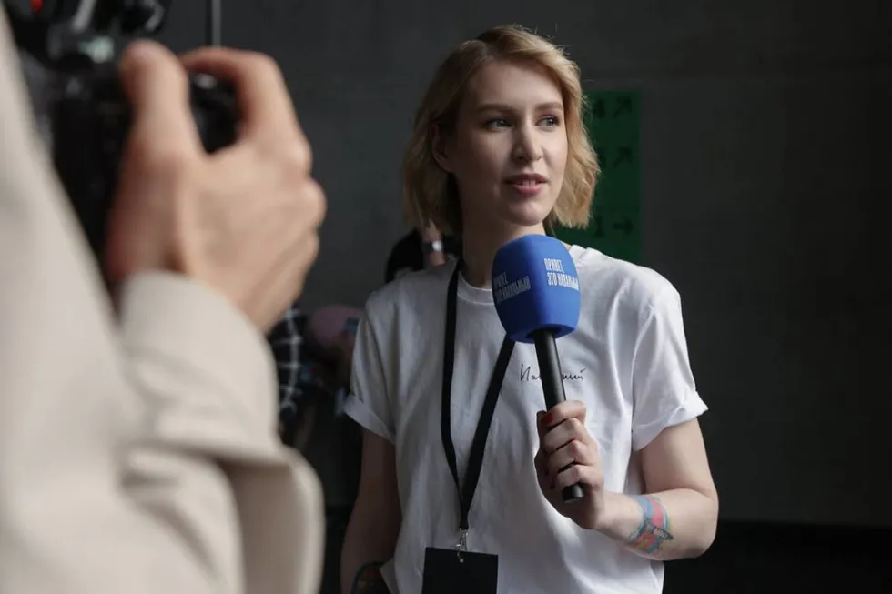 Бывшая ведущая рассказала, что покинула организацию из‑за токсичной атмосферы, игнорирования вопросов о преследовании донатеров, нерешённых кадровых и редакционных проблем и изменения приоритетов в работе фонда.