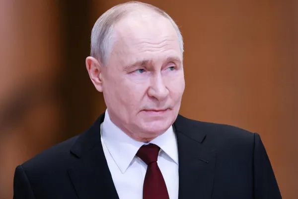 МИД РФ вызвал посла Сергея Копыркина в Москву на консультации на фоне шагов армянского руководства по сближению с Евросоюзом; подробностей не сообщают.