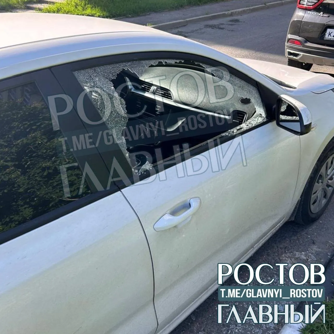 Ночью в районе 40-летия Победы в Ростове-на-Дону неизвестные повредили несколько автомобилей: разбиты пассажирские стёкла, открыты бензобаки и бардачки. Водителей просят не оставлять ценные вещи в салоне и по возможности парковаться под камерами.