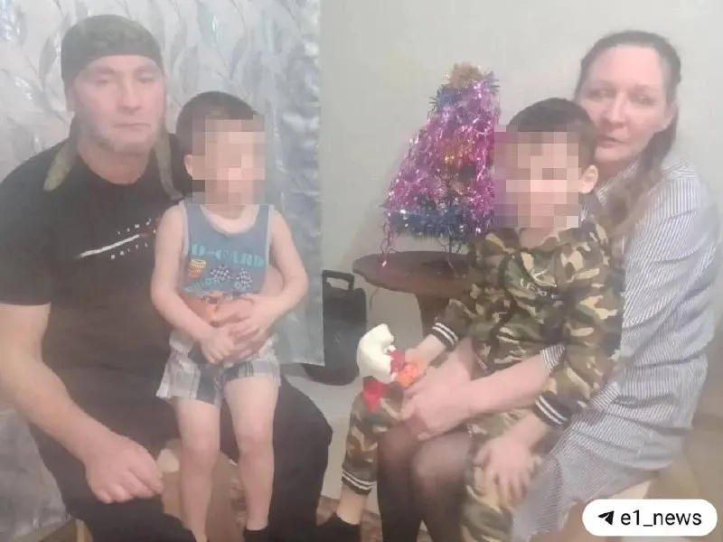 36‑летнюю женщину обвиняют в истязании несовершеннолетнего и ненадлежащем исполнении родительских обязанностей — побои, по данным следствия, продолжались с января 2026 года.