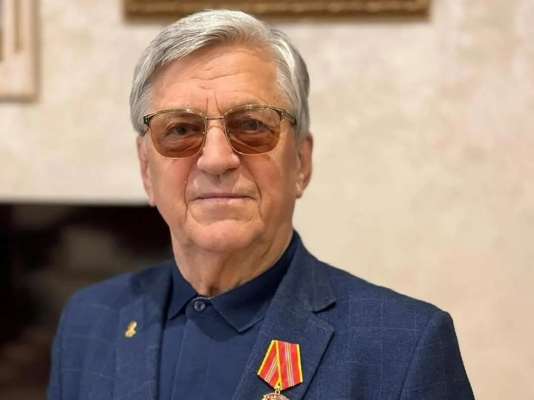Олимпийский чемпион по биатлону Александр Тихонов удостоен звания за вклад в развитие и популяризацию физической культуры и спорта; в списке почётных граждан региона более 60 человек.