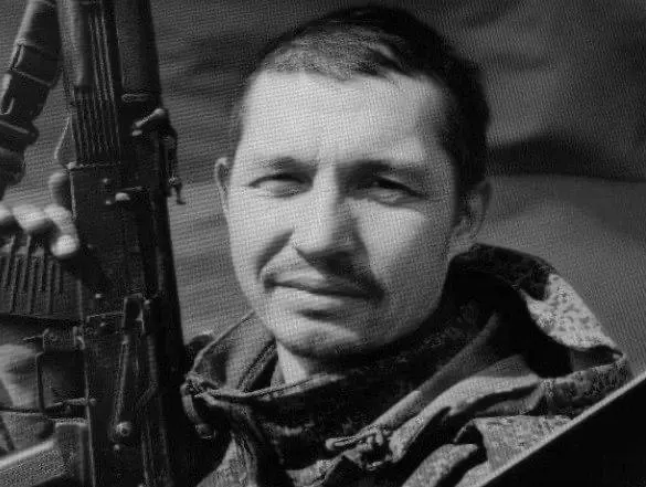 42-летний Александр Ахметчанов из Усть-Ишимского района, работавший сварщиком, заключил контракт с Минобороны в январе и погиб в апреле на войне в Украине; у него осталось пятеро детей.
