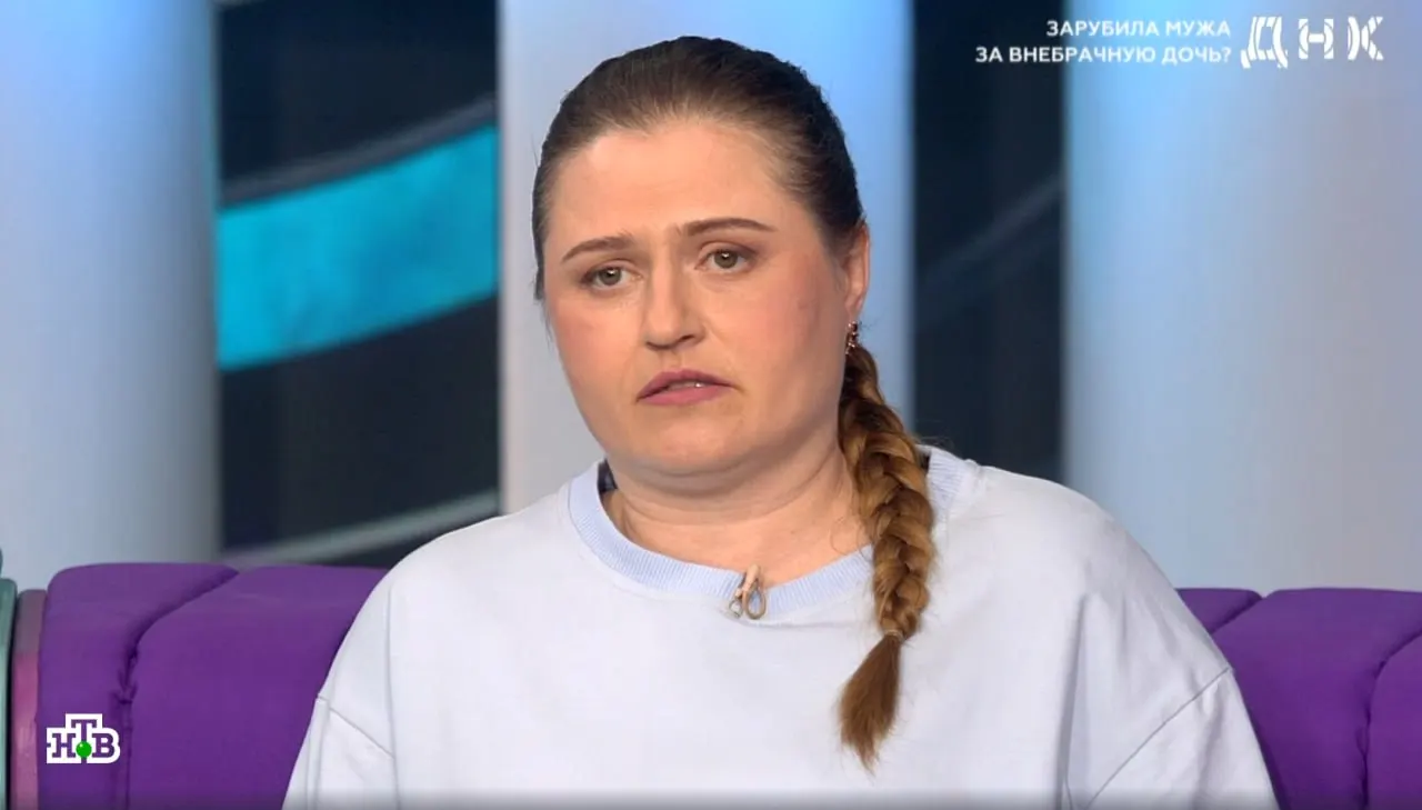 Олеся вспоминает, что отец умер, когда ей было 10 лет. Спустя годы после гибели мужчины выяснилось, что организатором преступления была её мать. После её смерти женщина добилась проверки и с помощью генетической экспертизы нашла родственницу по отцу.