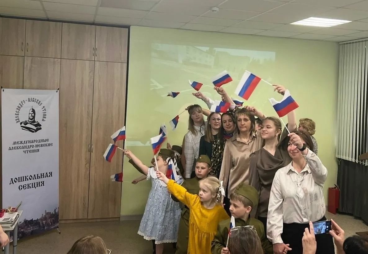 Клирик, ветеран СВО и представители органов образования прочитали лекции для воспитанников детсада №41 о историческом наследии и современных защитниках.