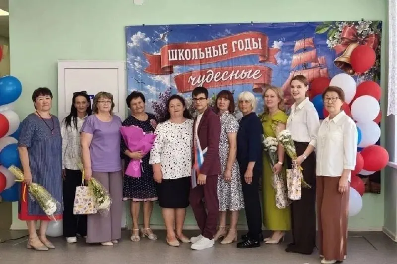 В сельской школе Натальино (Безенчукский район) единственный девятиклассник, Ярослав Шаульский, завершил девятилетнее обучение — все годы он фактически учился один. Учителя отмечают его усердие и старание.