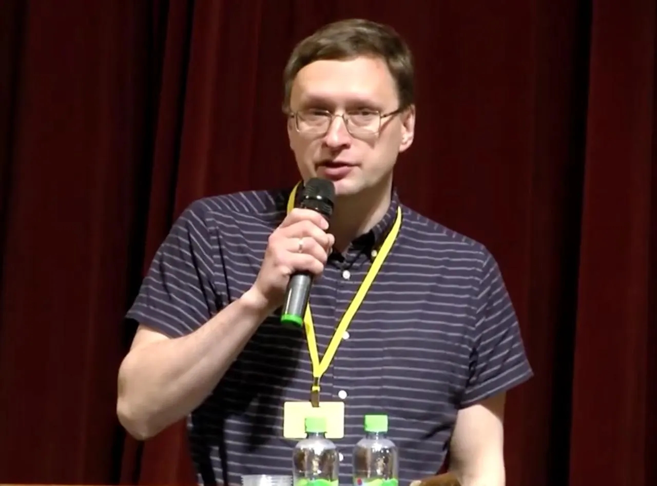 Суд в Москве назначил Евгению Онищенко полтора года принудительных работ по делу о переводе 5 тысяч рублей в ФБК; прокуратура просила четырёхлетний срок.