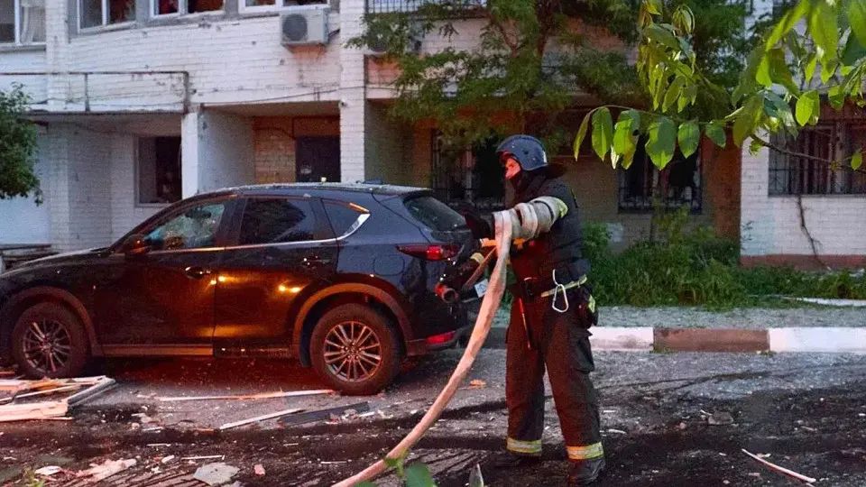 В Белгородской области приостановили выплаты компенсаций владельцам автомобилей, пострадавших при обстрелах — фонд, финансировавший выплаты, исчерпал средства. В Воронежской области предлагают существенно снизить суммы компенсаций за уничтоженные и повреждённые дронами машины на фоне серьёзных дефицитов региональных бюджетов.