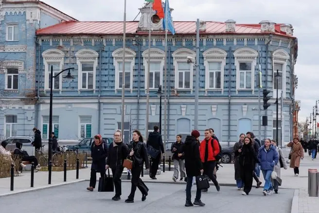 Подростки и молодые люди в Тюмени отказываются от поступления в колледжи и вузы, а родители нередко поддерживают такой выбор. Читатели делятся личными историями.