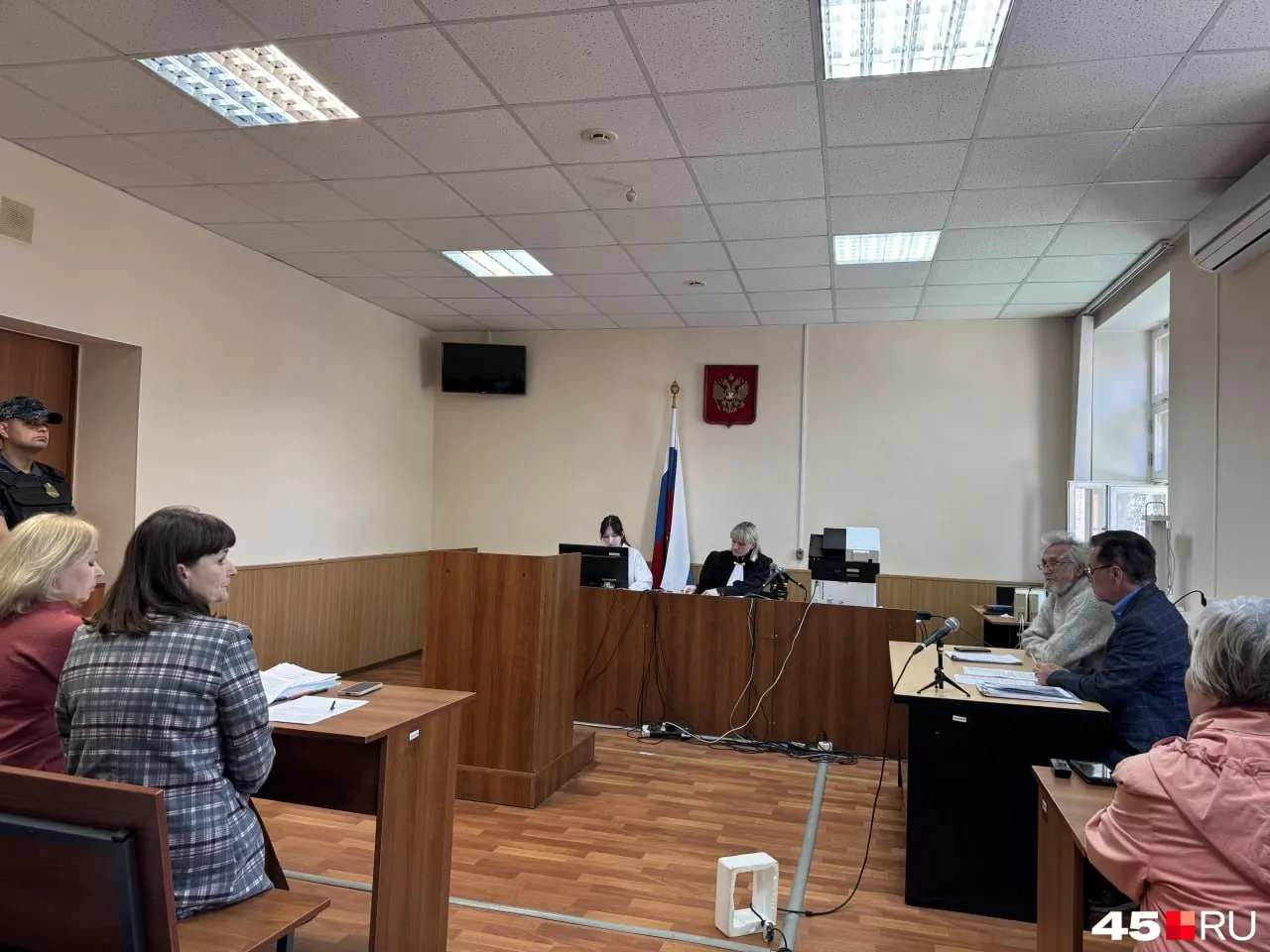 Курганский городской суд оставил без удовлетворения иск экс‑депутата, лишённого полномочий коллегами; он намерен обжаловать решение.
