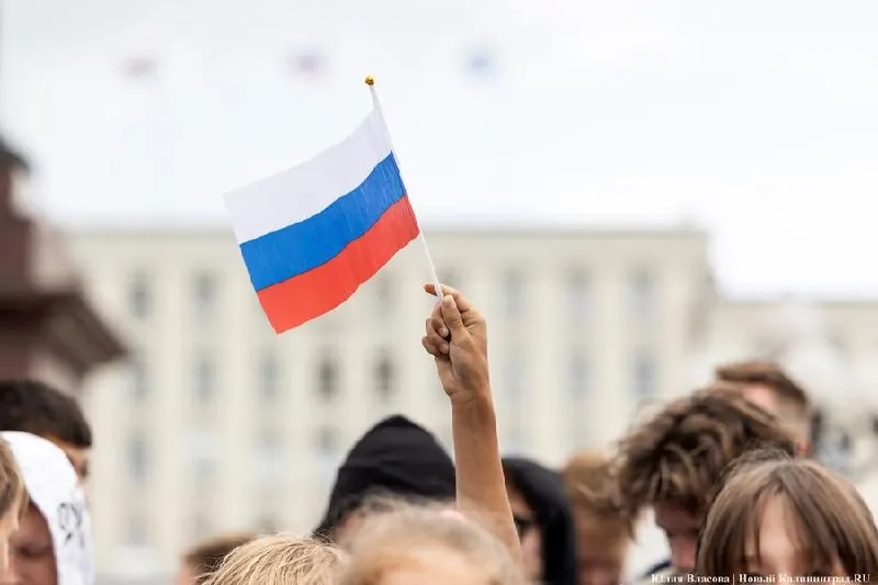 Новый областной закон задаёт цели и направления воспитательной политики: укрепление семейных и гражданских ценностей, сохранение историко‑культурного наследия и вовлечение молодёжи в патриотические и спортивные инициативы.