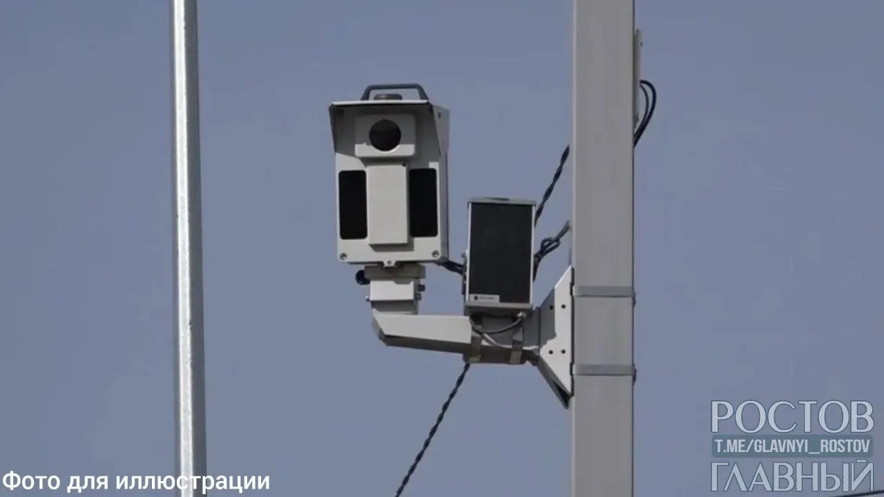 На улице Космонавтов появились две новые камеры наблюдения для контроля скорости и нарушений. Жители считают, что это поможет сократить количество лихачей и аварий.