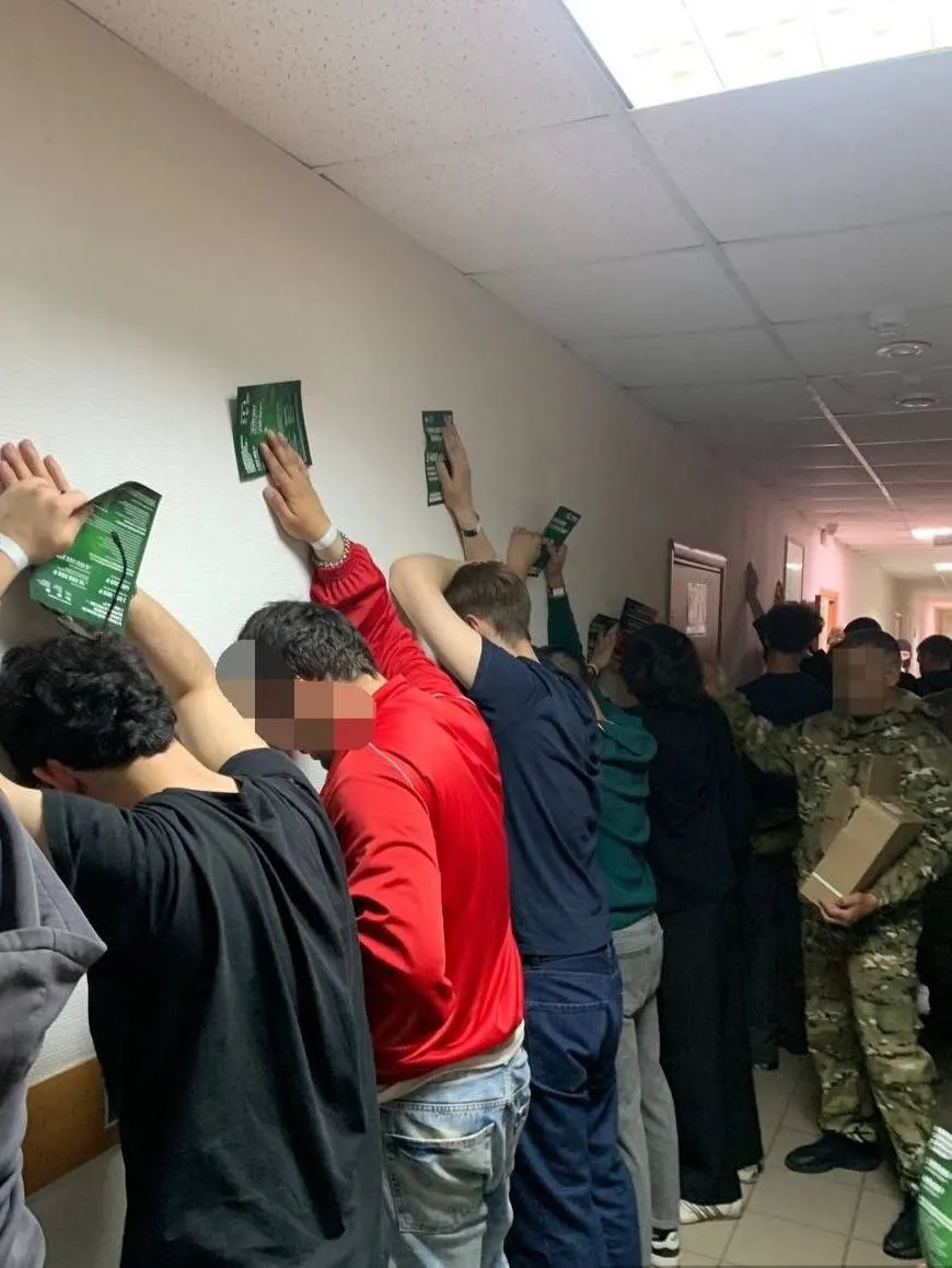 Полиция, ПДН, народная дружина и военная полиция провели ночные проверки в клубах и барах Тюмени: проверяли несовершеннолетних и искали мужчин, недавно получивших гражданство, но не вставших на воинский учёт.