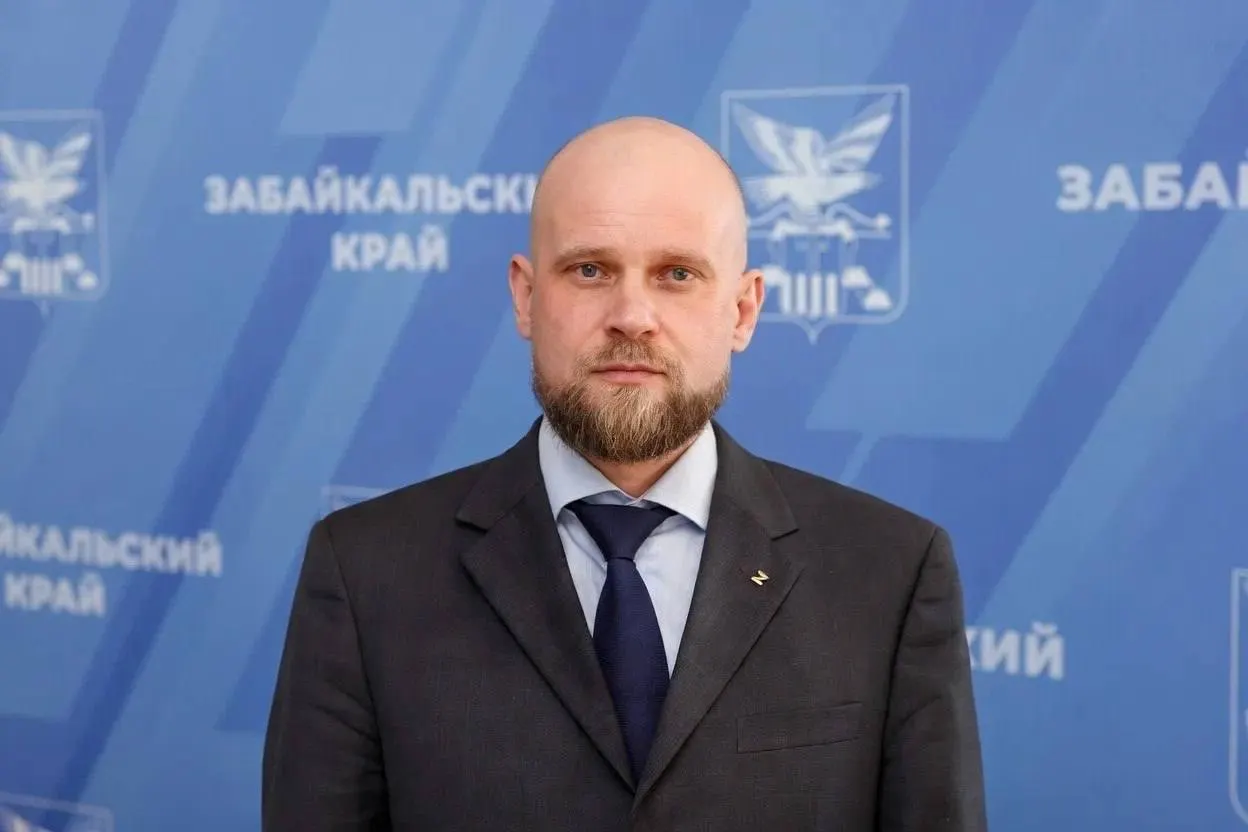 Юсупов покинул должность по собственному желанию. И.о. зампреда правительства — министр ЖКХ, энергетики, цифровизации и связи — Андрей Чибисов, инженер по образованию с многолетним опытом в сфере строительства и коммунального хозяйства.