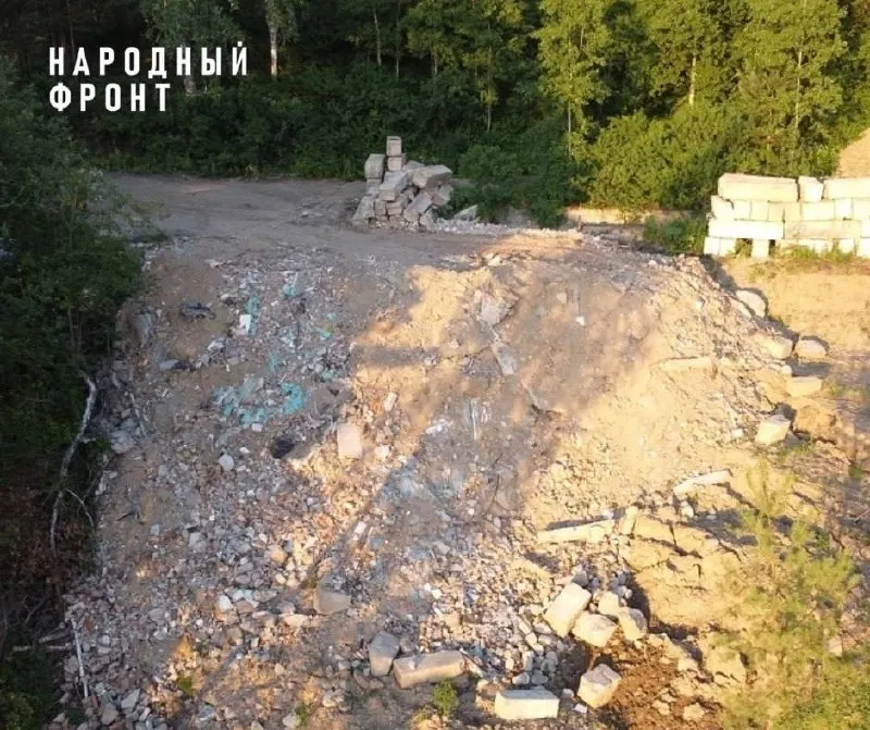 Жители Аникино жалуются на две свалки строительных отходов у берега реки Томь: часть насыпи обрушилась после снегопадов, вторая затрагивает памятник археологии и зону водоохранения. Просят проверки и меры со стороны надзорных органов.