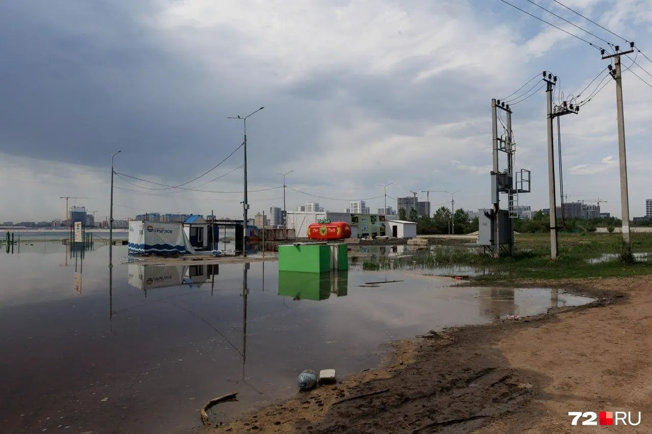 Пляж на озере Круглом планируют передать в аренду до 30 сентября 2035 года при нулевой арендной плате; подрядчику поручат благоустройство и содержание территории.