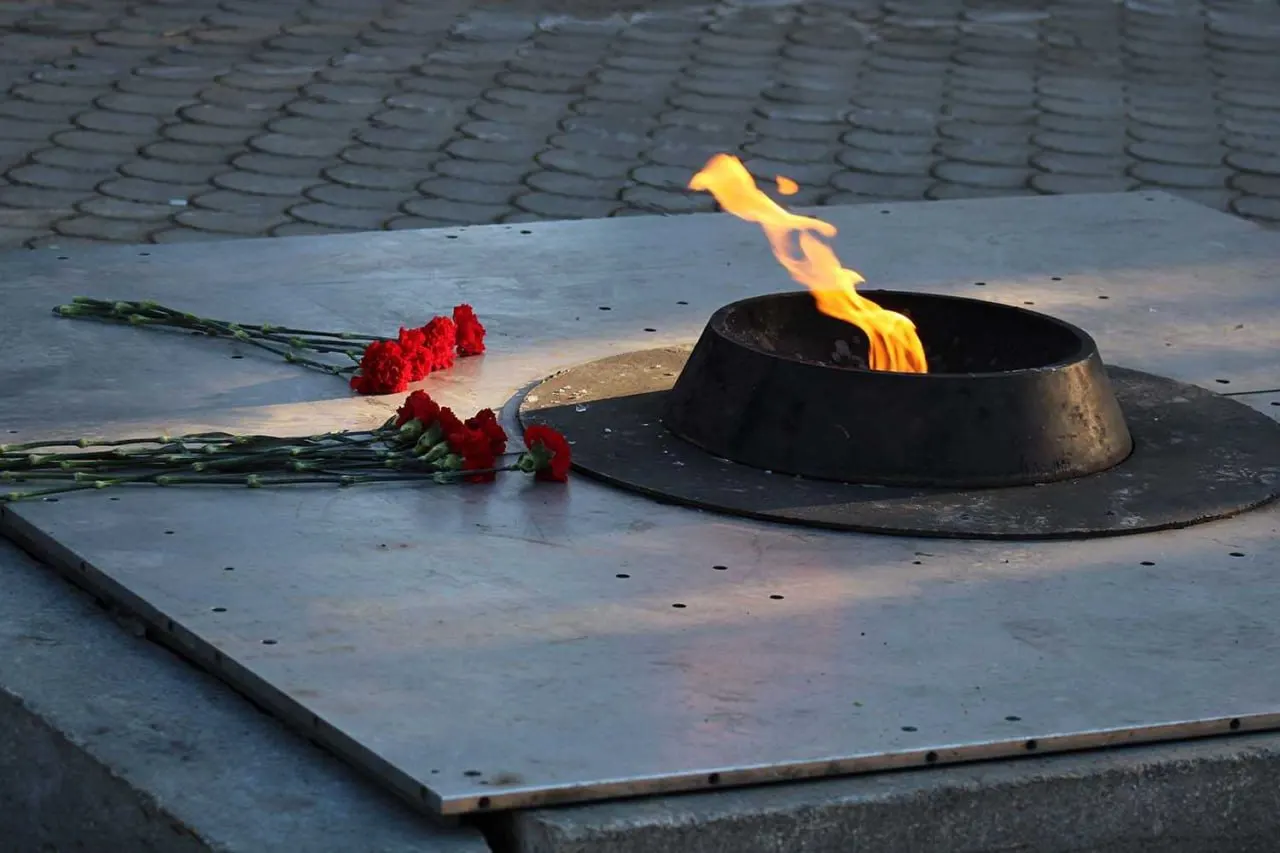 6 мая в мемориальном комплексе «Черёмушки» пройдёт акция «Огонь памяти» с церемонией передачи огня, возложениями и концертной программой.