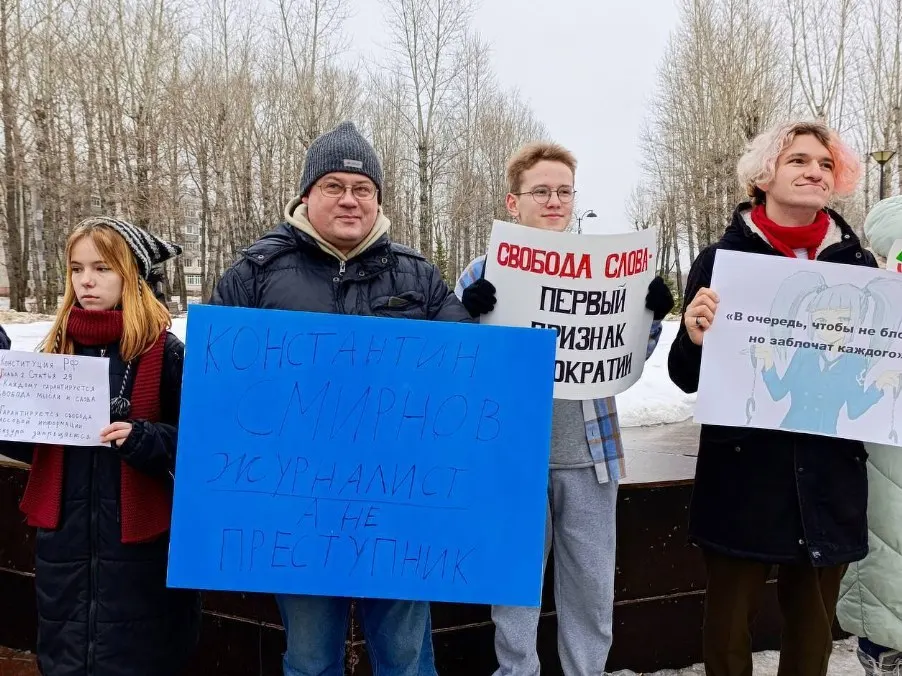 Суд отказался пересматривать жалобу регионального председателя: в феврале 2025 года его оштрафовали на 250 тысяч рублей за плакат на согласованном пикете.