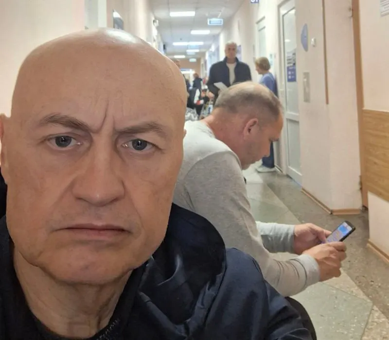 Эдуард Кожемякин, экс‑депутат горсовета и бывший лидер регионального отделения партии пенсионеров, выдвинулся на праймериз «Единой России» в Барабинском округе №140 — против действующего парламентария. В регионе праймериз проходят преимущественно с участием малоизвестных кандидатов и действующих депутатов.