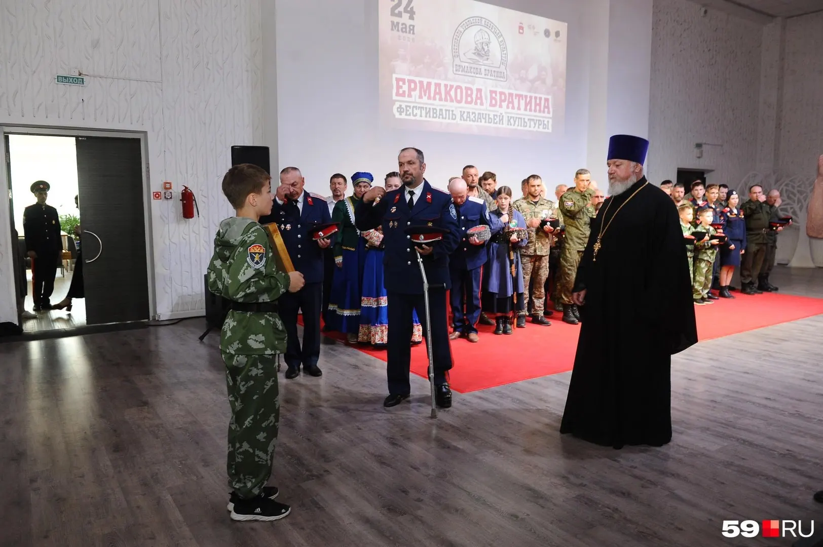 Представители казачьих сообществ со всего Прикамья собрались в доме народного творчества «Губерния»: песенные конкурсы, лекции о традициях, уличные гуляния, турниры и мастер‑классы.
