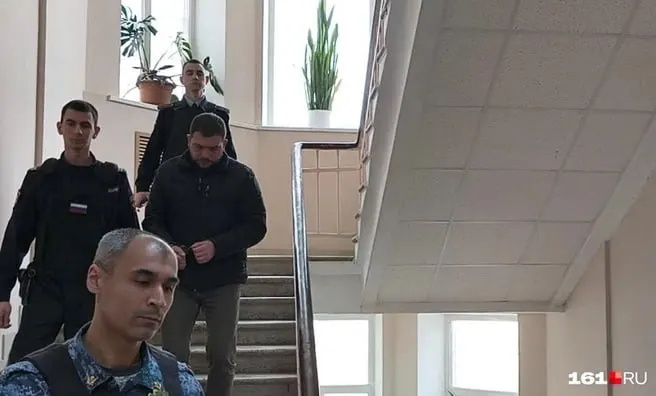 Октябрьский районный суд постановил изъять в доход государства недвижимость и 15 млн руб., связанных с экс-оперуполномоченным Сергеем Егоркиным. В суде установили, что с 2009 по 2024 год он скрывал доходы и оформлял имущество на родственников на сумму свыше 73 млн руб.; решение может быть обжаловано.