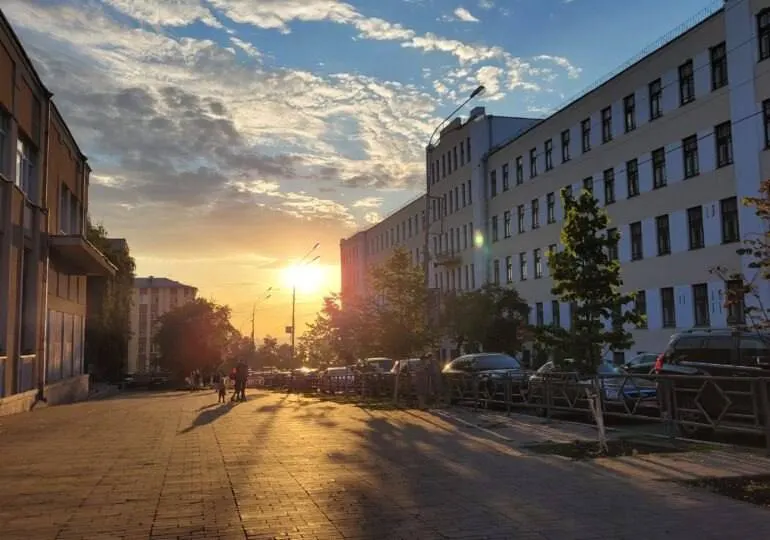 Власти временно ограничат розничную продажу алкоголя в историческом центре Самары с 08:00 до 23:00 в связи с мероприятиями, посвящёнными Дню Победы. Запрет не касается заведений общепита. Приведён перечень улиц, в границах которых действует ограничение.