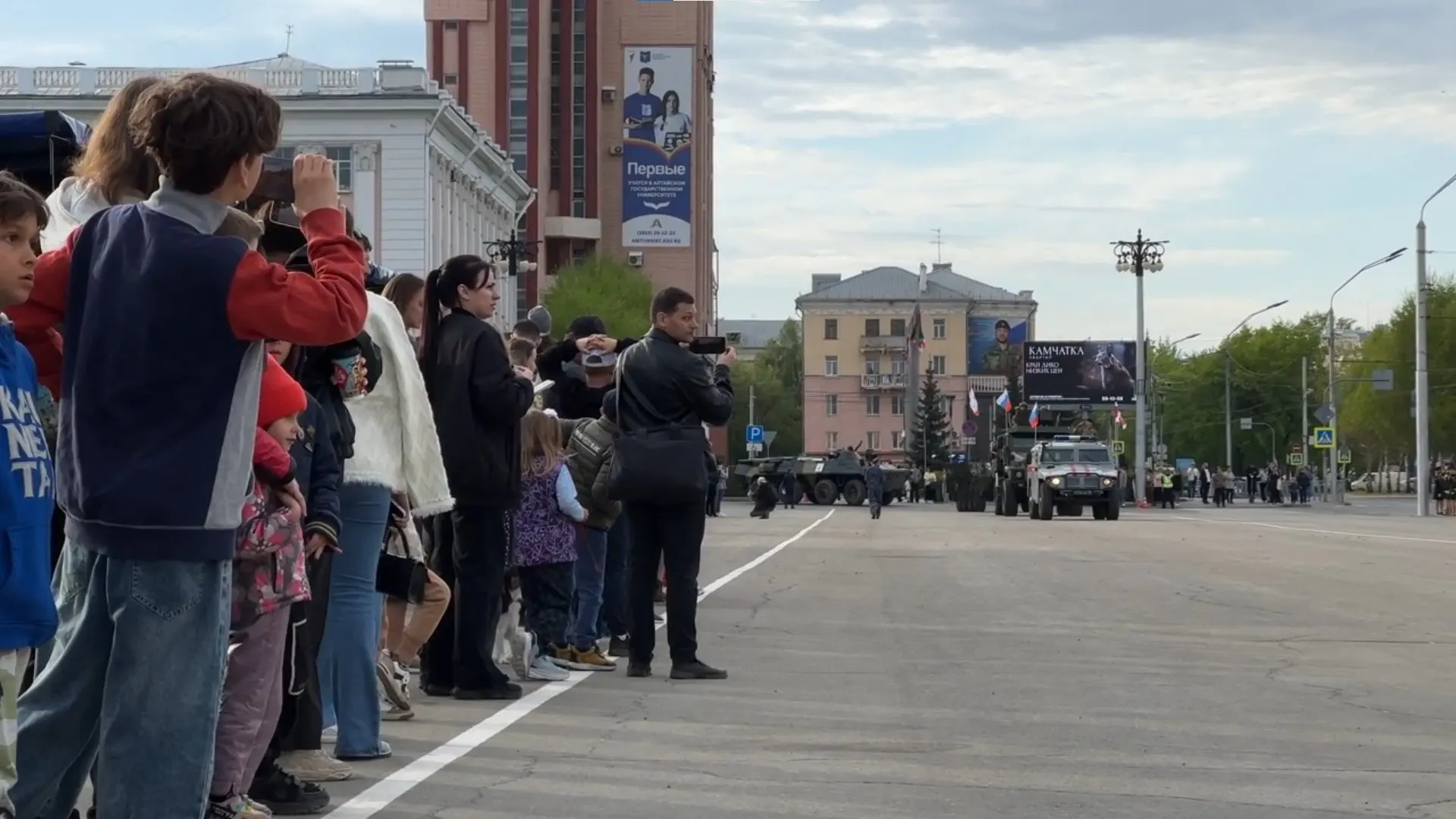 Власти предупредили о временных перекрытиях улиц и изменениях в движении общественного транспорта в связи с мероприятиями и репетициями к 9 Мая. Ограничения будут действовать 7–13 мая в разных районах города.